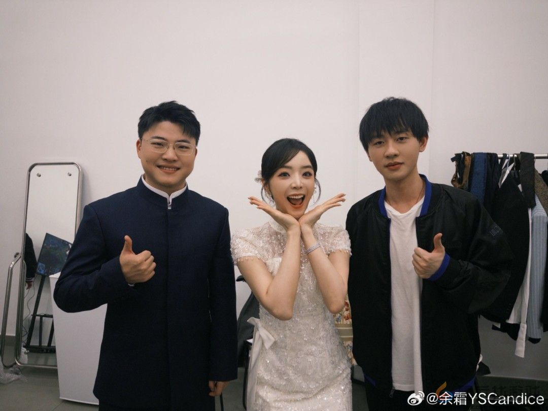 《英雄联盟》美女主持人晒选手合照 深情告别S15(图3)